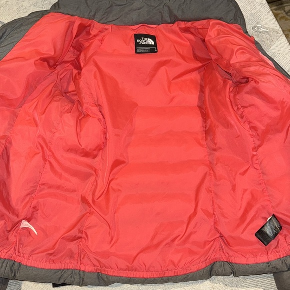 The North Face Gray Puffer Jacket with Red Lining - Picture 13 of 16